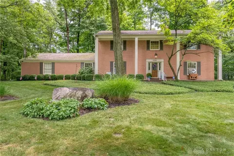 2360 Adirondack Trl, Kettering, OH 45409
