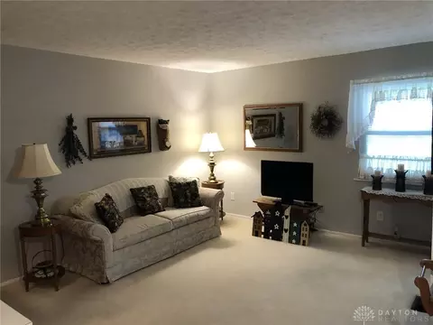 145 Pinecone Dr, Springboro, OH 45066 photo 3
