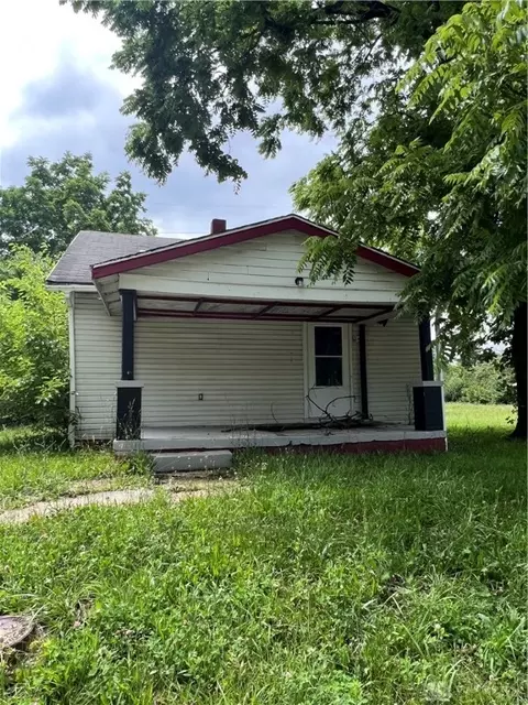 121 Liscum Dr, Dayton, OH 45417