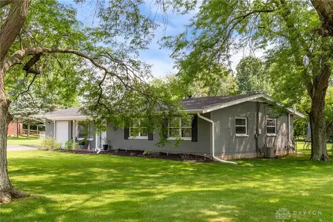 214 W Spring Valley Pike, Centerville, OH 45458