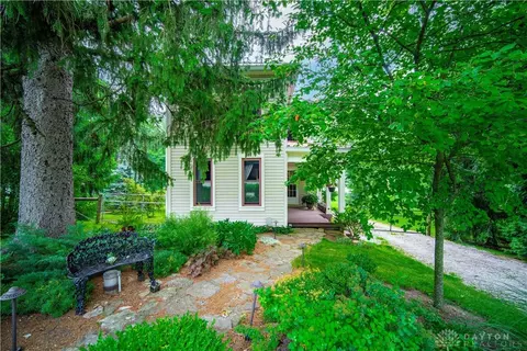 1938 S Burnett Rd, Springfield, OH 45505 photo 9