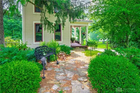 1938 S Burnett Rd, Springfield, OH 45505 photo 2