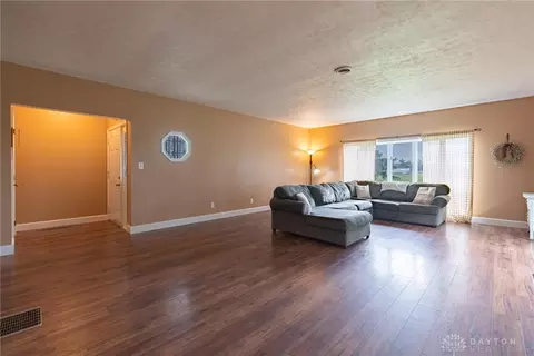 88 W Jackson Rd, Springfield, OH 45502 photo 6