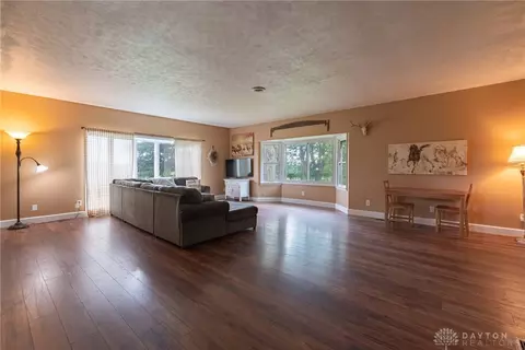88 W Jackson Rd, Springfield, OH 45502 photo 7