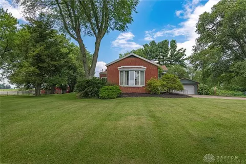 88 W Jackson Rd, Springfield, OH 45502