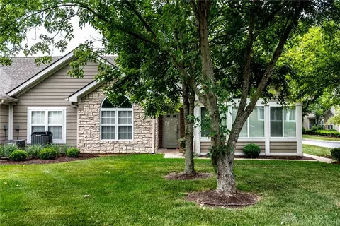 89 Edinburgh Village Dr, Washington Township, OH 45458