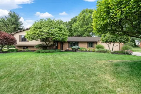 9087 Woodstream Ln, Dayton, OH 45458