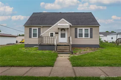 42 E Walnut St, Farmersville, OH 45325