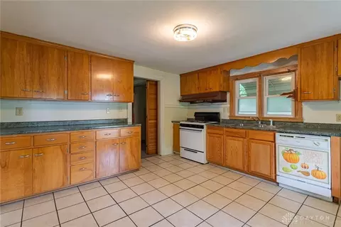 221 E Gunckel St, Germantown, OH 45327 photo 2