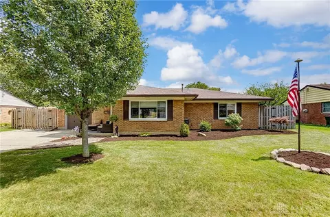 1104 Hollendale Dr, Dayton, OH 45429