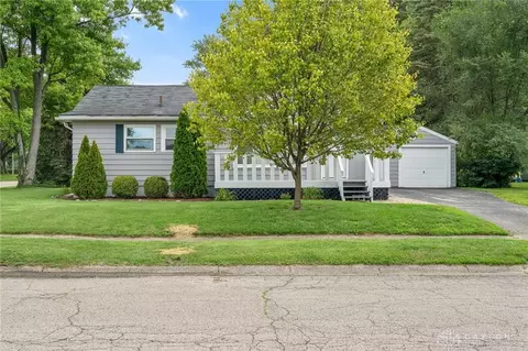 386 Dundee Cir, Dayton, OH 45431