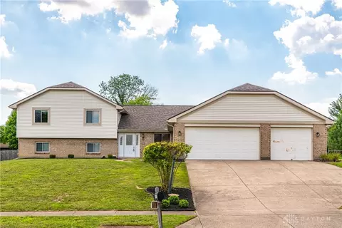 2471 Spicer Dr, Beavercreek, OH 45431
