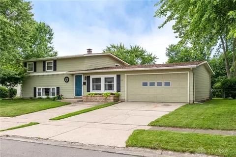 207 Deerfield Dr, New Carlisle, OH 45344