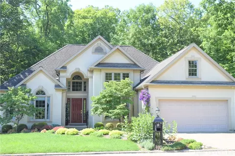 8 Lake Ridge Dr, Piqua, OH 45356