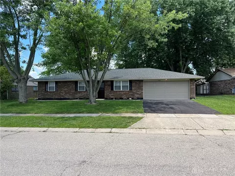 7049 Pineview Dr, Huber Heights, OH 45424
