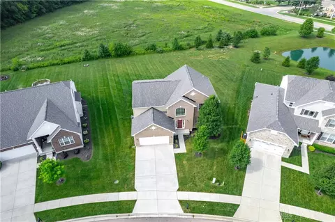 1089 Bluffview Dr, Fairborn, OH 45324 photo 2