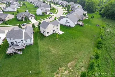 1089 Bluffview Dr, Fairborn, OH 45324 photo 4