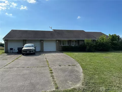 6737 Church Ct, Tipp City, OH 45371