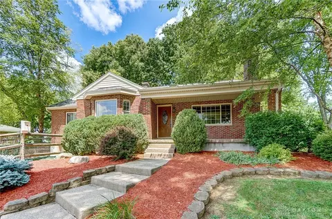 307 Meadowgrove Dr, Englewood, OH 45322