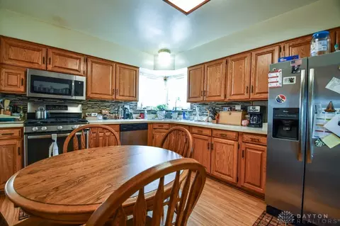 2413 Olson Dr, Kettering, OH 45420 photo 9