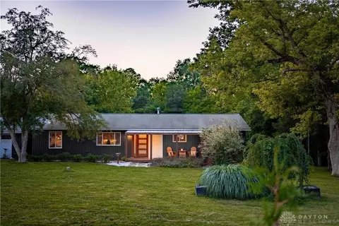 2100 Stewart Rd, Xenia, OH 45385