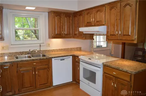 305 Cedarleaf Ct, Centerville, OH 45459 photo 8