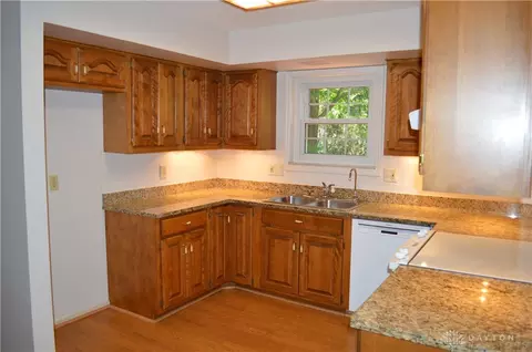 305 Cedarleaf Ct, Centerville, OH 45459 photo 9