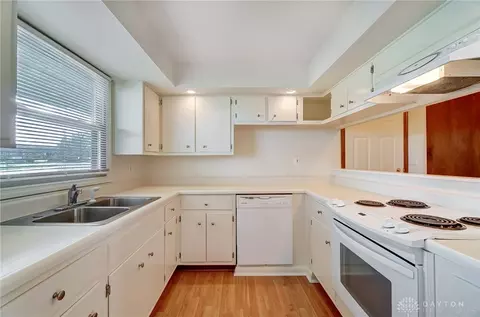 150 E Alex Bell Rd, Centerville, OH 45459 photo 9