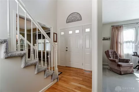 3833 Malaga Cir, Springfield, OH 45502 photo 2