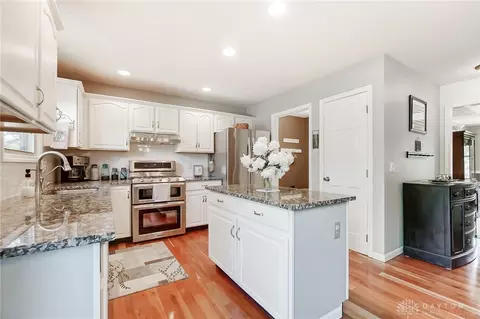 3833 Malaga Cir, Springfield, OH 45502 photo 11