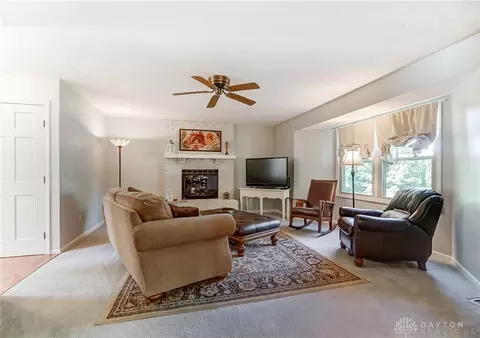 3833 Malaga Cir, Springfield, OH 45502 photo 4