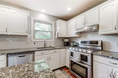 3833 Malaga Cir, Springfield, OH 45502 photo 13