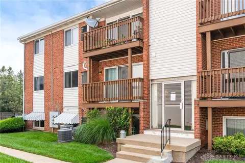 5625 E Coach Dr #J, Kettering, OH 45440
