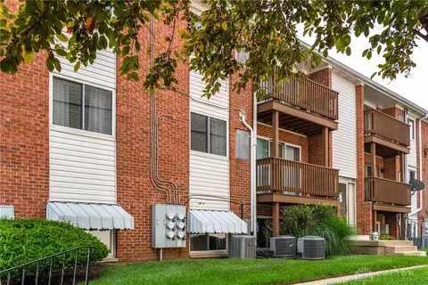 5625 E Coach Dr #J, Kettering, OH 45440 photo 2