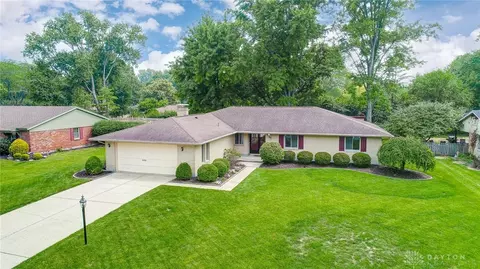 271 Glenburn Dr, Centerville, OH 45459
