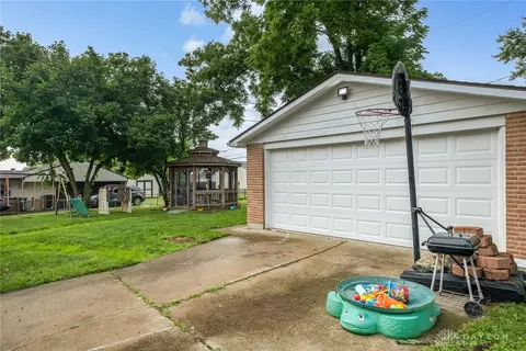 145 Mccraw Dr, Union, OH 45322 photo 3
