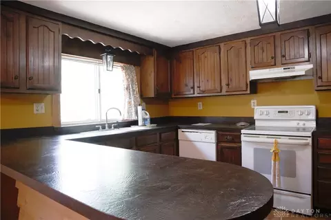 2132 W Bataan Dr, Kettering, OH 45420 photo 9