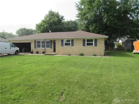 8 Greenmoor Dr, Arcanum, OH 45304