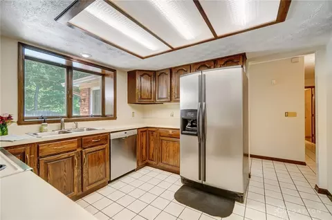 Undisclosed, Centerville, OH 45458 photo 16