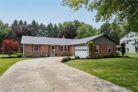 1720 Greenbriar Dr, Troy, OH 45373