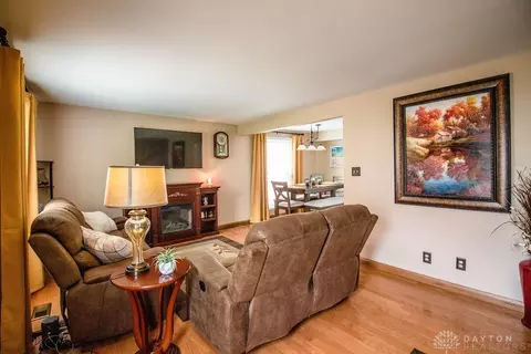 1436 Crown Point Ct, Dayton, OH 45434