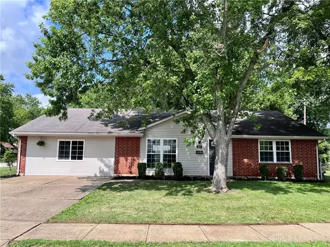 205 Lodestone Dr, Englewood, OH 45322