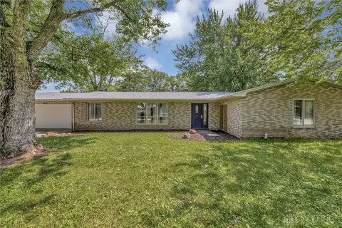2478 Banyon Dr, Dayton, OH 45431