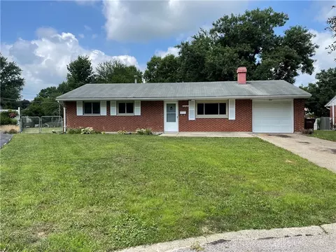 206 Merrymaid Dr, Englewood, OH 45322