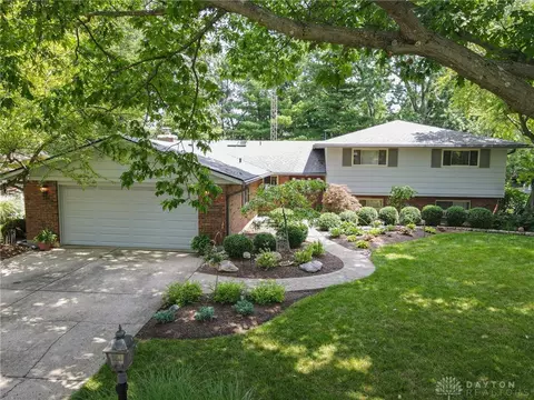 7980 Brainard Woods Dr, Washington Township, OH 45458