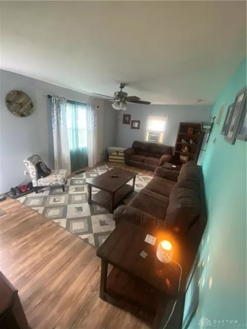 1142 Cedarview Dr, Springfield, OH 45503 photo 2