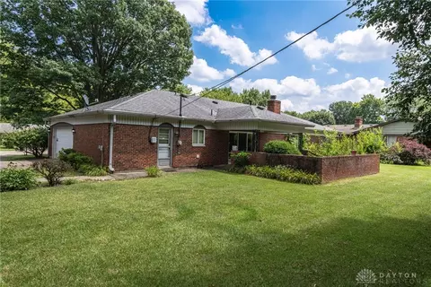 8025 Talbrook Ct, Centerville, OH 45458 photo 2