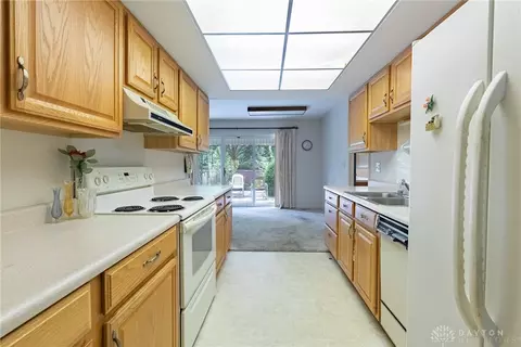 8025 Talbrook Ct, Centerville, OH 45458 photo 8