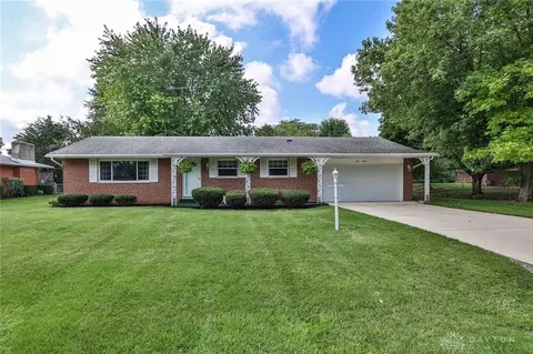 111 Hardacre Dr, Xenia, OH 45385