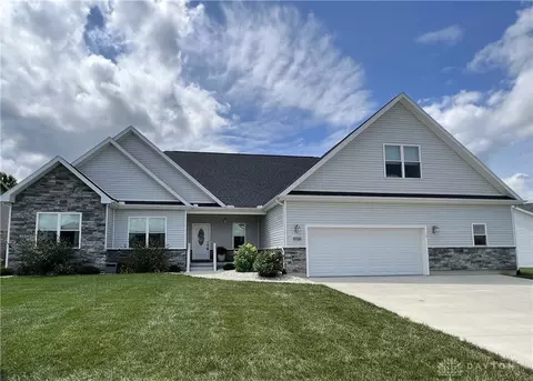 2000 Navajo Trl, Piqua, OH 45356